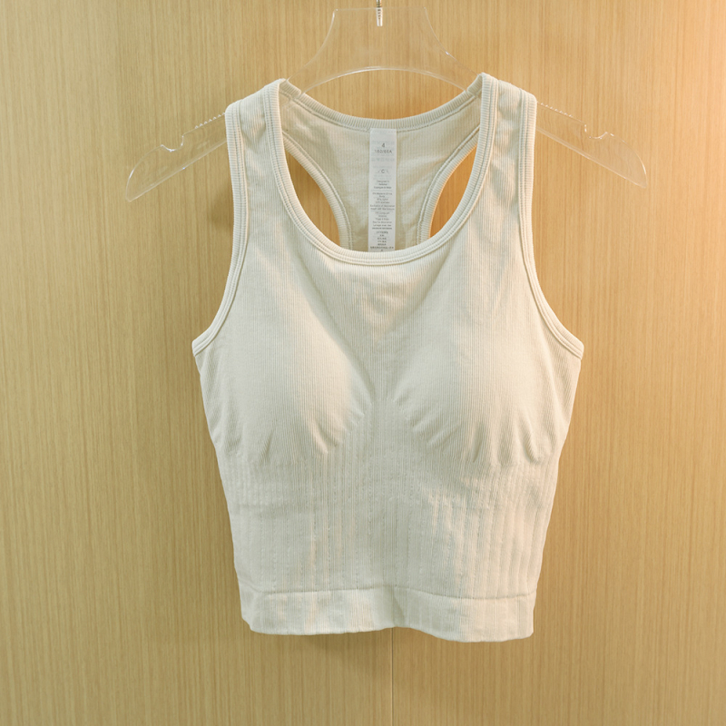 Bezšuvju adījuma treniņtopam jogai – racer back, dubultā ribota josta, elpojošs neilona-spandekss 85/15, krūšu forma 1/2