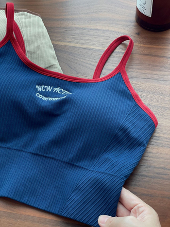 All-in-One sieviešu sporta krūšturis ar U- atpakaļu, pilnībā pārklājošas krūzes, plānas formētas krūzes, ieliktnes dizains, fiksēti dubulti siksnas, 92% neilons / 8% elastāns