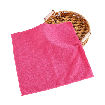 Prosop auto din microfibră, absorbție înaltă; greutate 25 g; producție: margine cusută, țesătură plată; caracteristici: decontaminare, absorbție rapidă a apei, rezistent la uzură