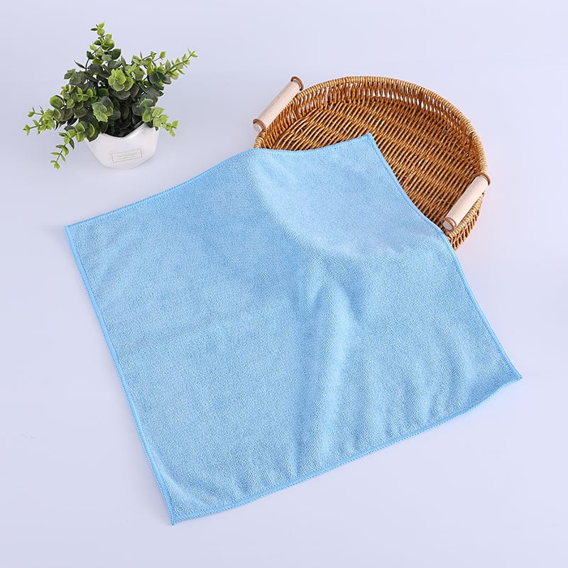 Prosop auto din microfibră, absorbție înaltă; greutate 25 g; producție: margine cusută, țesătură plată; caracteristici: decontaminare, absorbție rapidă a apei, rezistent la uzură