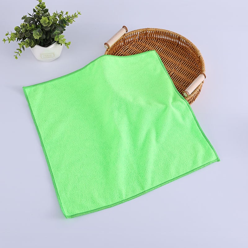 Prosop auto din microfibră, absorbție înaltă; greutate 25 g; producție: margine cusută, țesătură plată; caracteristici: decontaminare, absorbție rapidă a apei, rezistent la uzură