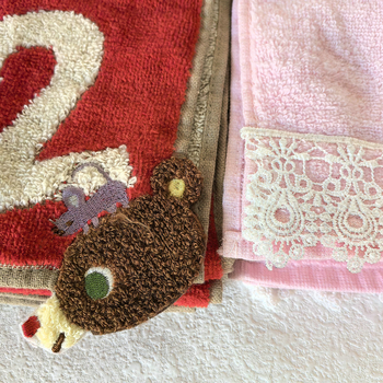 Prosop din bumbac 100%, jacquard, vopsire pe fir, absorbant, 100-120 g, finisaj brodat și tiv