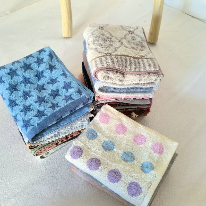 Prosop din bumbac 100%, jacquard, vopsire pe fir, absorbant, 100-120 g, finisaj brodat și tiv