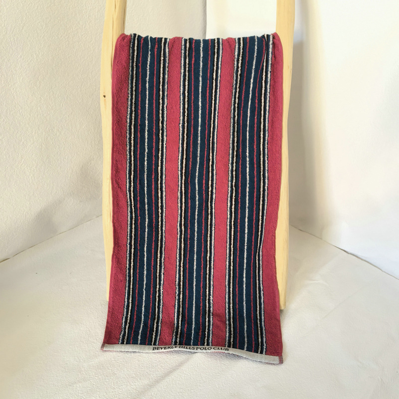 Prosop din bumbac 100%, jacquard, vopsire pe fir, absorbant, 100-120 g, finisaj brodat și tiv