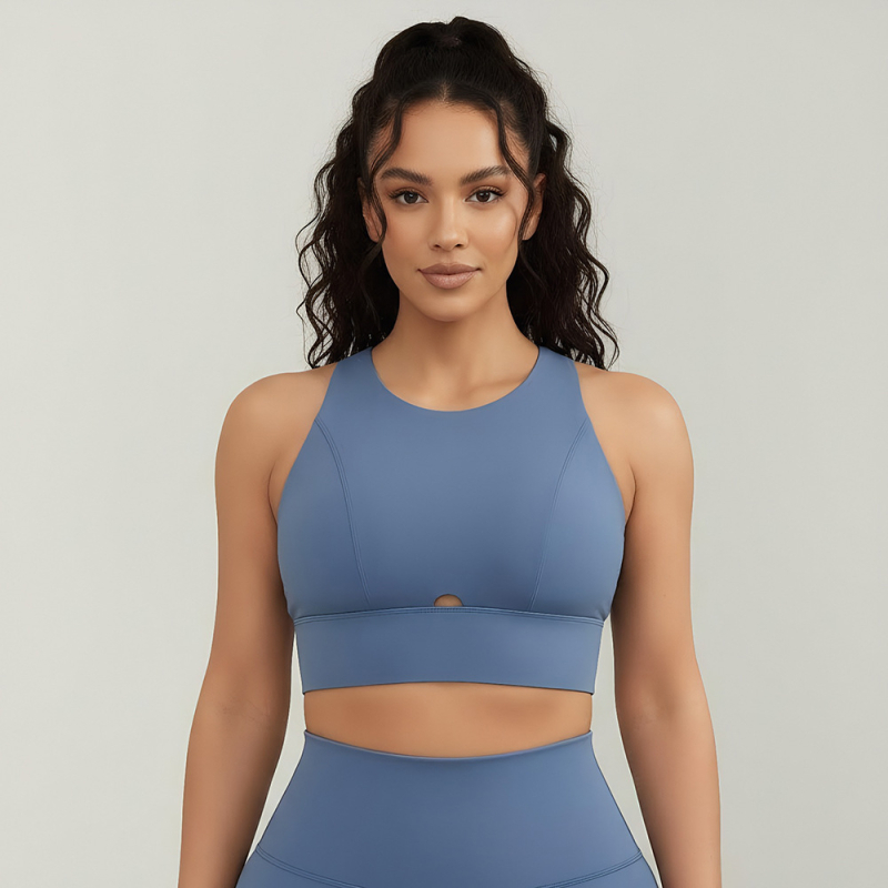 GIRL LULU sporta krūšturis no neilona 75% un spandeksa 25%; krūšu kauss 3/4 formā; aizmugurē četru rindu sprādzes aizvērums; fiksētas dubultās siksnas; iekšējie spilventiņi