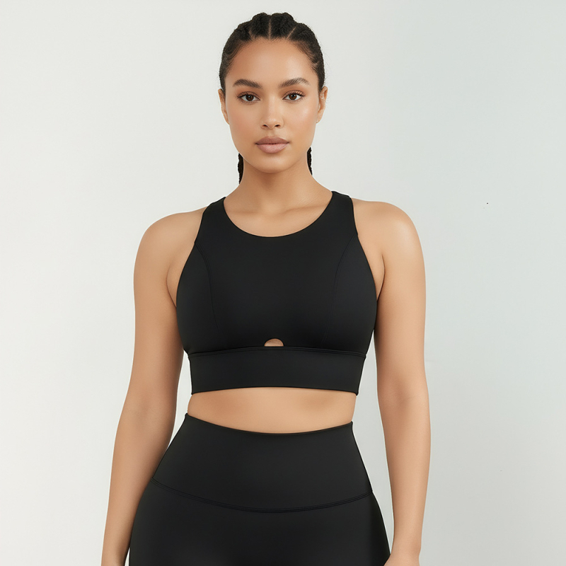 GIRL LULU sporta krūšturis no neilona 75% un spandeksa 25%; krūšu kauss 3/4 formā; aizmugurē četru rindu sprādzes aizvērums; fiksētas dubultās siksnas; iekšējie spilventiņi