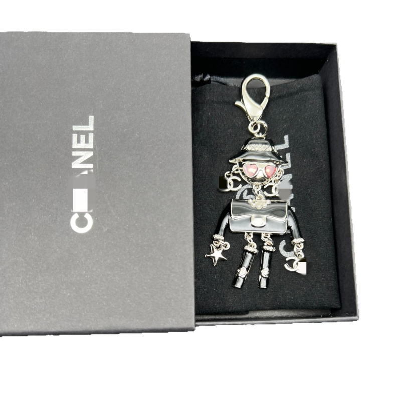 0341 Ключодържател от цинкова сплав със звезда и висулка‑кукла с буква C, емайлиран финиш