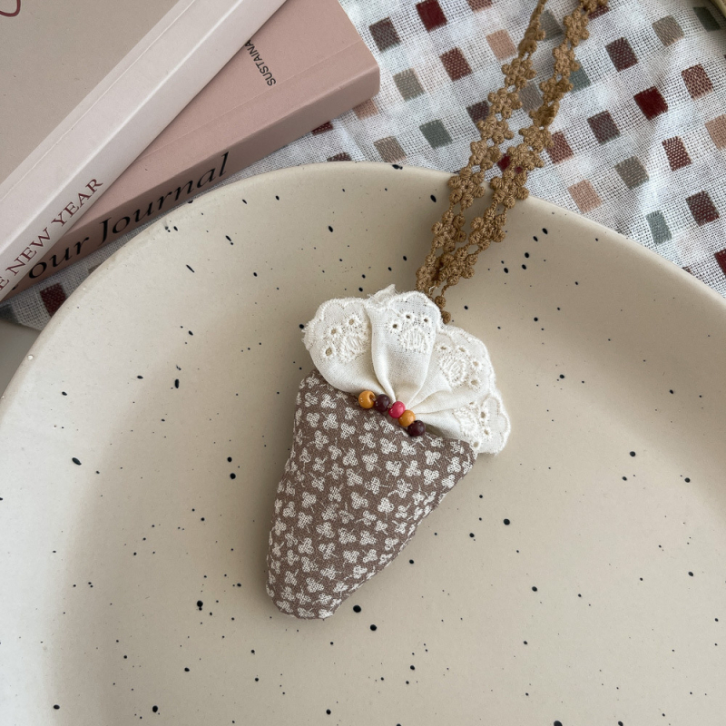 Bērnu kaklarota ar karikatūru auduma kulonu, roku darbs, dzīvnieku motīvs