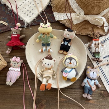 Rokām darināta bērnu kaklarota ar auduma kulonu, karikatūras dzīvnieka tēls, no auduma; piemērota vecumam 3–10+ gadi