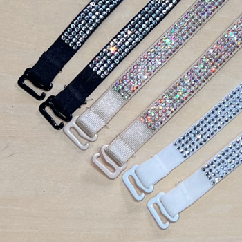 Kleita ar dimantu rotājumā pleciem un neatklātā krūšu daļa ar plāniem siksniņām, neilons; pērlītes, dimanti, pavasaris 2024