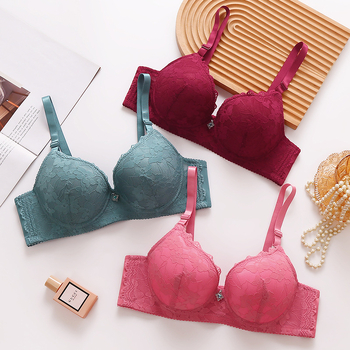 Krūšturis no neilona ar mežģīnēm, 3/4 kauss, plānas veidotas kausa formas, noņemamas dubultās siksnas, elpojošs un atbalstošs