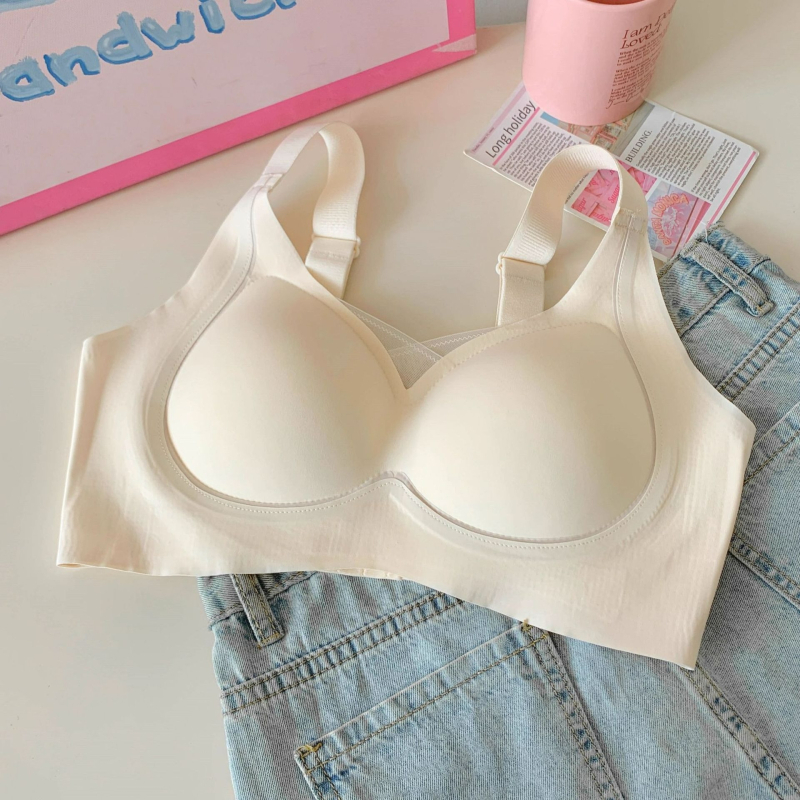 Sieviešu krūšturis – pret gravitācijas pacēlājs, mīksta atbalsta, pilna kauss ar vidēji formētu kupolu, neilona audums ar spandeks iekšpusi, aizmugurē četrrindu aizdare, elpojošs komforts