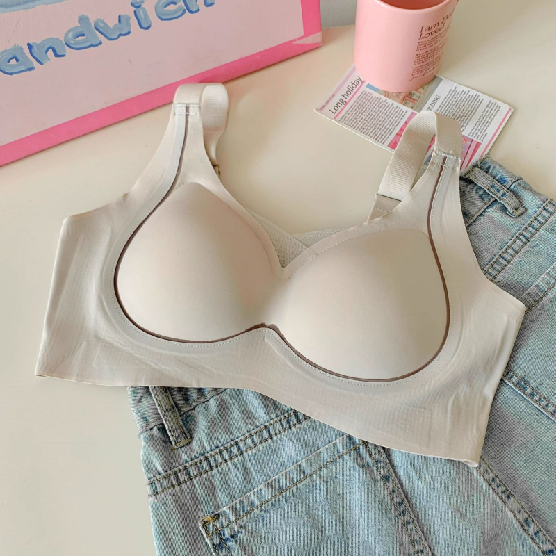 Sieviešu krūšturis – pret gravitācijas pacēlājs, mīksta atbalsta, pilna kauss ar vidēji formētu kupolu, neilona audums ar spandeks iekšpusi, aizmugurē četrrindu aizdare, elpojošs komforts