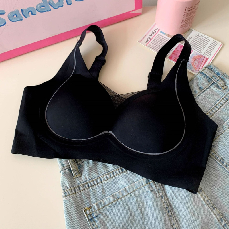 Sieviešu krūšturis – pret gravitācijas pacēlājs, mīksta atbalsta, pilna kauss ar vidēji formētu kupolu, neilona audums ar spandeks iekšpusi, aizmugurē četrrindu aizdare, elpojošs komforts