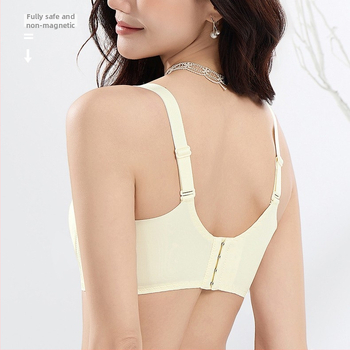 Mežģīņu Push-Up krūšturis ar 3D kausiem, bez sānu kauliņiem; materiāls neilons, pildviela poliesters; kauss vidējāsformas; mugurējā aizdare ar četriem sprādžām; elpojošs, ērts