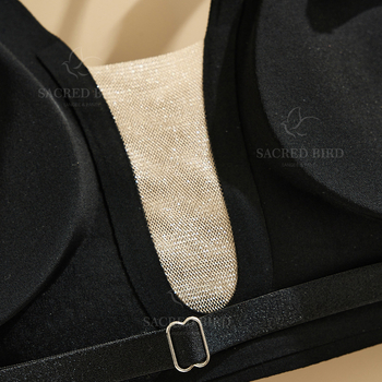 Nylonapakšveļa bez muguras ar dziļu U kaklu un režģa paneli, bezšuvju un viegla, plānas veidotas kupas, dubultās plecu siksnas