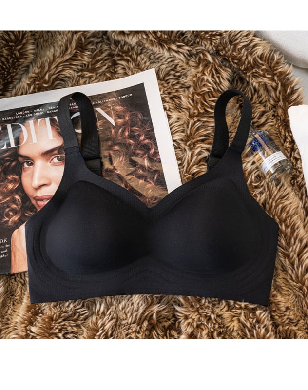 Sutien fără cusături, minimalist, invizibil, cu adunare și susținere, fără urme; material principal: nailon; tip cupă: 3/4; căptușeală cupă: burete; bretele: fixe, duble.