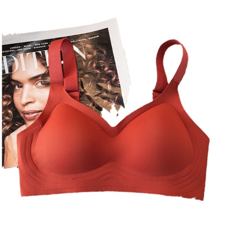 Sutien fără cusături, minimalist, invizibil, cu adunare și susținere, fără urme; material principal: nailon; tip cupă: 3/4; căptușeală cupă: burete; bretele: fixe, duble.