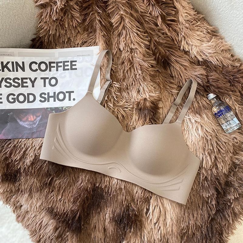 Push-Up rinnahoidja 3/4 kausiga, ilma õmblusteta, õhukesed vormitud kausid, fikseeritud topelt õlapaelad, selja kolme rea haakidega