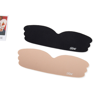 Viengabala krūšu plāksteris no kokvilnas, neredzams, bez siksnām uz pleca, plāns un caurspīdīgs; savāc, elpo; sprauslu forma: viens gabals