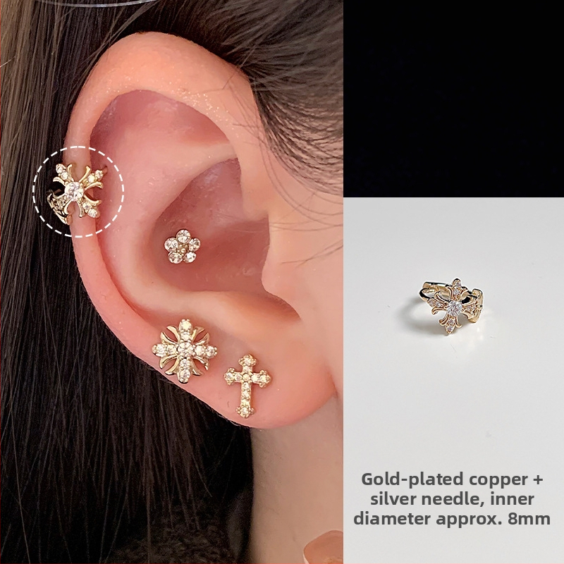 Kõrvarõngad – titano terasest kruvivõll kõrva luu jaoks, geomeetriline kuju, elektroplatitud kate, kaubamärk Tyg, roostevabast terasest post