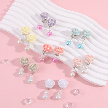 Χειροποίητο κλιπ αυτιού με σχήμα ρόδου και τεχνητό μαργαριτάρι, ρητίνη και γυάλινο μαργαριτάρι