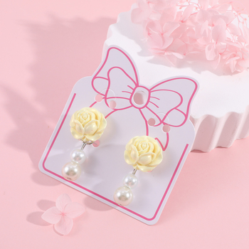 Χειροποίητο κλιπ αυτιού με σχήμα ρόδου και τεχνητό μαργαριτάρι, ρητίνη και γυάλινο μαργαριτάρι