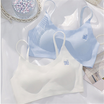 Modal anyagból készült sportmelltartó, vest-stílusú kivitel, vékony formázott kosarak, merevítő nélkül, fix dupla vállpántok