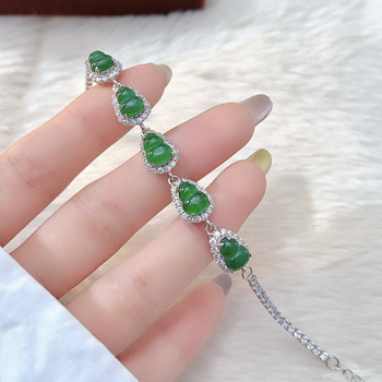 Narukvica od ledenog nefrita s motivima četiri lista i oblika tikve, privjesak Buddha od srebra 925