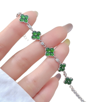 Narukvica od ledenog nefrita s motivima četiri lista i oblika tikve, privjesak Buddha od srebra 925