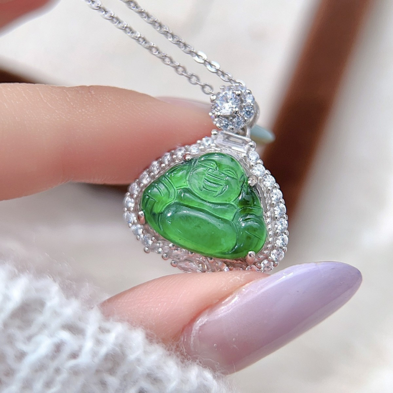 Narukvica od ledenog nefrita s motivima četiri lista i oblika tikve, privjesak Buddha od srebra 925