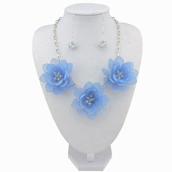 Set colier și cercei cu design floral, material plastic/rășină, lucrat manual, lanț regulat, greutate 68 g