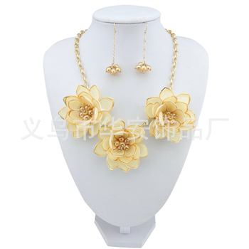 Set colier și cercei cu design floral, material plastic/rășină, lucrat manual, lanț regulat, greutate 68 g