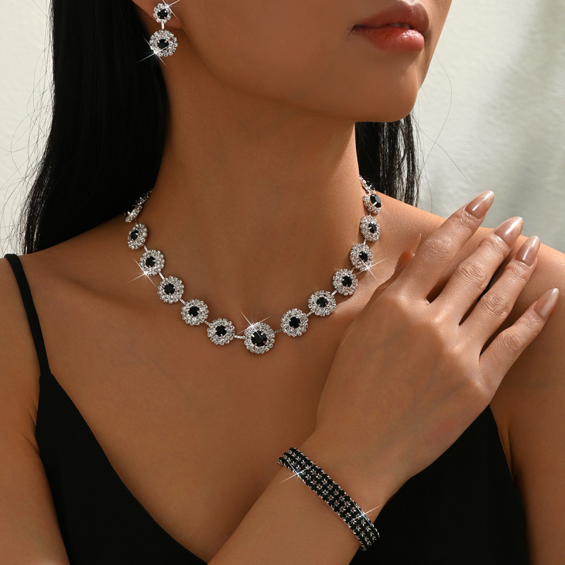 Set nakita s rhinestones: naušnice, ogrlica i narukvica; geometrijski lagani luksuzni stil; uzorak zvijezda/sunca i mjeseca, oblaci i svemir