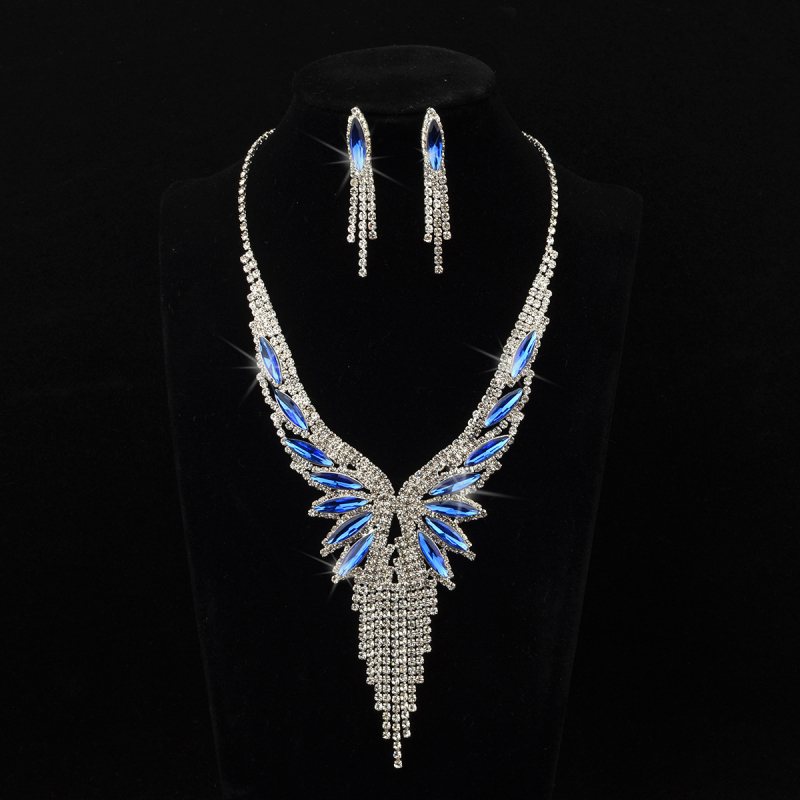 Heart-Shaped Rhinestone Necklace with Multi-Layer Clavicle Chain and Diamond Tassel Pendant, Electroplated, Brightest Star