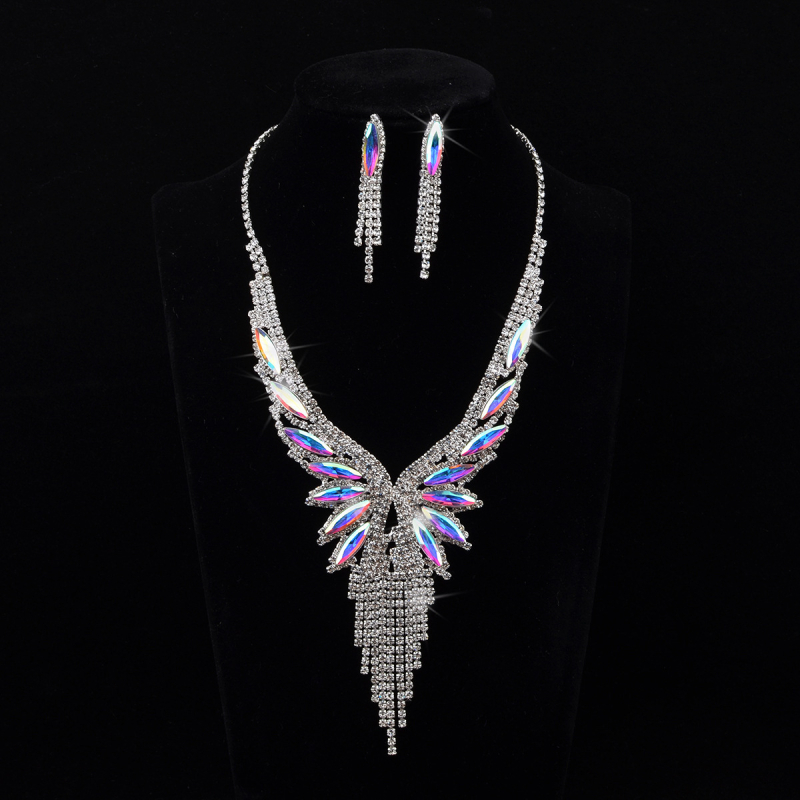 Heart-Shaped Rhinestone Necklace with Multi-Layer Clavicle Chain and Diamond Tassel Pendant, Electroplated, Brightest Star