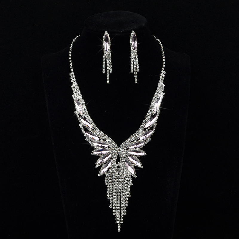 Heart-Shaped Rhinestone Necklace with Multi-Layer Clavicle Chain and Diamond Tassel Pendant, Electroplated, Brightest Star