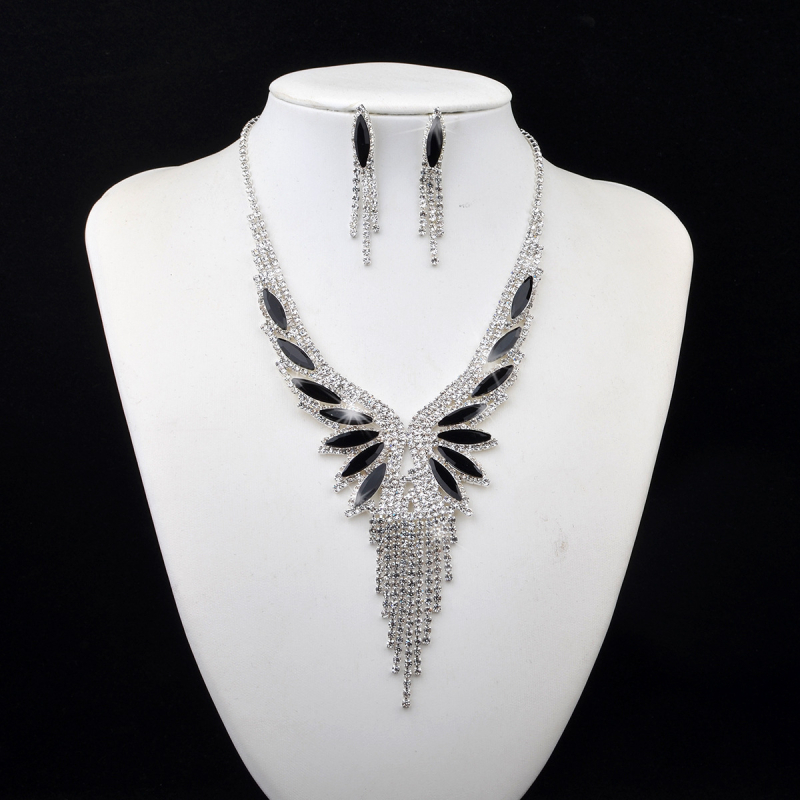 Heart-Shaped Rhinestone Necklace with Multi-Layer Clavicle Chain and Diamond Tassel Pendant, Electroplated, Brightest Star