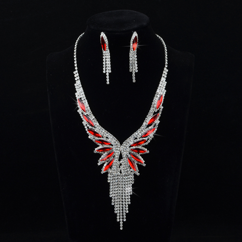 Heart-Shaped Rhinestone Necklace with Multi-Layer Clavicle Chain and Diamond Tassel Pendant, Electroplated, Brightest Star