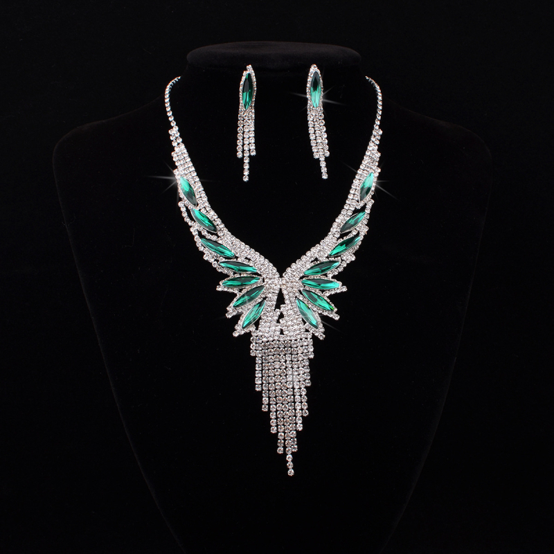 Heart-Shaped Rhinestone Necklace with Multi-Layer Clavicle Chain and Diamond Tassel Pendant, Electroplated, Brightest Star