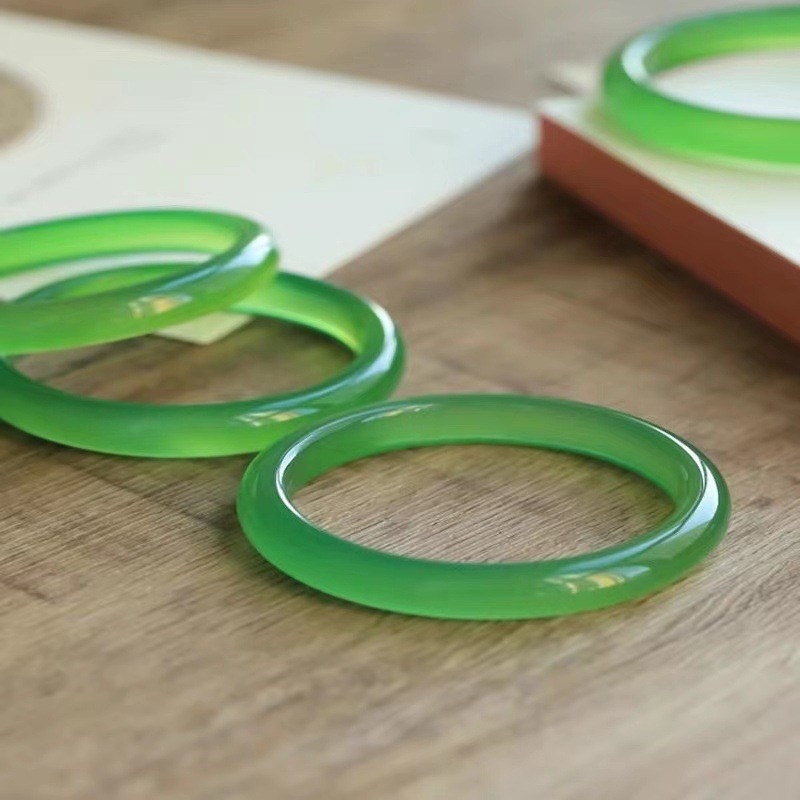 Гривна от емулсифицирано стъкло, Jingyu Island, полирана повърхност, естествен стил, пускане през пролетта на 2023 г.