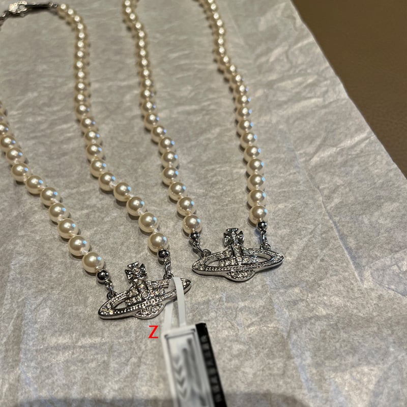 Ogrlica Saturn perlama, pozlaćen privjesak, lanac s perlom, Seiko obrada, težina 8 g