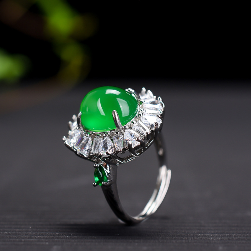 Халцедонов четиричленен комплект бижута: висулка, обеци, пръстен и гривна | Материал: халцедон; Техника: инкрустиране; Източник: естествен; Яснота: VVS