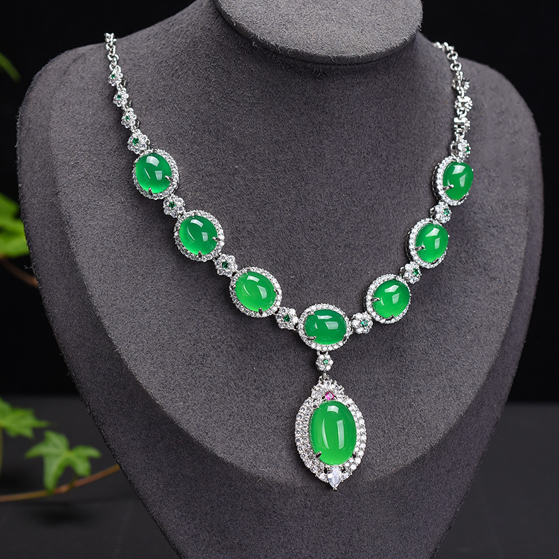 Халцедонов четиричленен комплект бижута: висулка, обеци, пръстен и гривна | Материал: халцедон; Техника: инкрустиране; Източник: естествен; Яснота: VVS