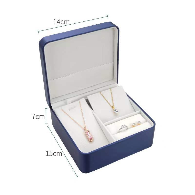 Халцедонов четиричленен комплект бижута: висулка, обеци, пръстен и гривна | Материал: халцедон; Техника: инкрустиране; Източник: естествен; Яснота: VVS