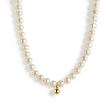 Luxurious Ear κολιέ κλειβής από φυσικά μαργαριτάρια γλυκού νερού, σχεδόν στρογγυλά, επίχρυσωμένος ορείχαλκος με χρυσά χάντρες