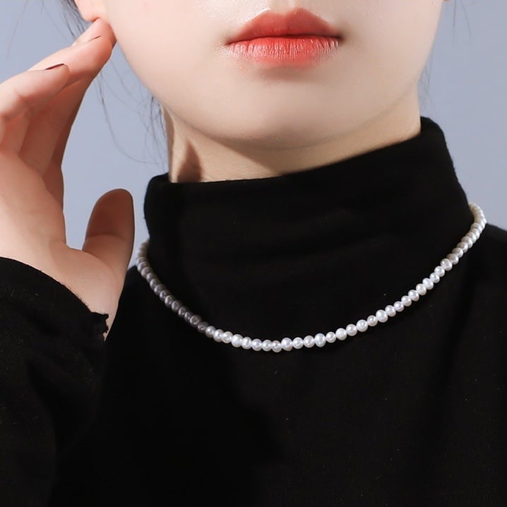 Luxurious Ear κολιέ κλειβής από φυσικά μαργαριτάρια γλυκού νερού, σχεδόν στρογγυλά, επίχρυσωμένος ορείχαλκος με χρυσά χάντρες