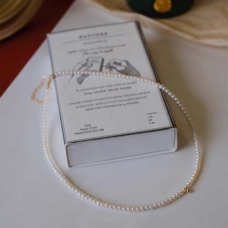 Luxurious Ear κολιέ κλειβής από φυσικά μαργαριτάρια γλυκού νερού, σχεδόν στρογγυλά, επίχρυσωμένος ορείχαλκος με χρυσά χάντρες