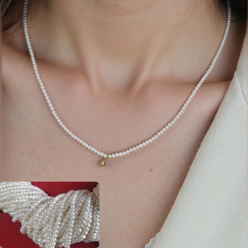 Luxurious Ear κολιέ κλειβής από φυσικά μαργαριτάρια γλυκού νερού, σχεδόν στρογγυλά, επίχρυσωμένος ορείχαλκος με χρυσά χάντρες