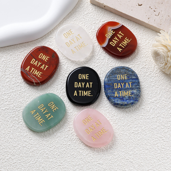 Естествен полускъпоценен камък – овален палмов камък орнамент, гравиран и полиран, с надпис 'One Day at a Time'